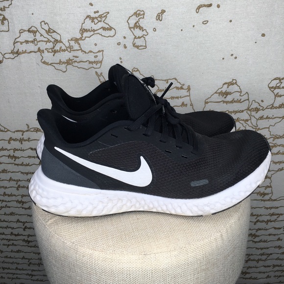 Nike Shoes - Nike Women's Size 8.5 Wide Black & White Revolution 5 Running Shoes Sneakers
